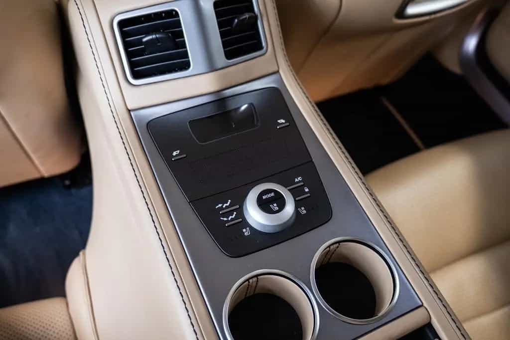 Aston Martin Rapide Touchtronic V12 /Bang&Olufsen 10/2010-photo-18
