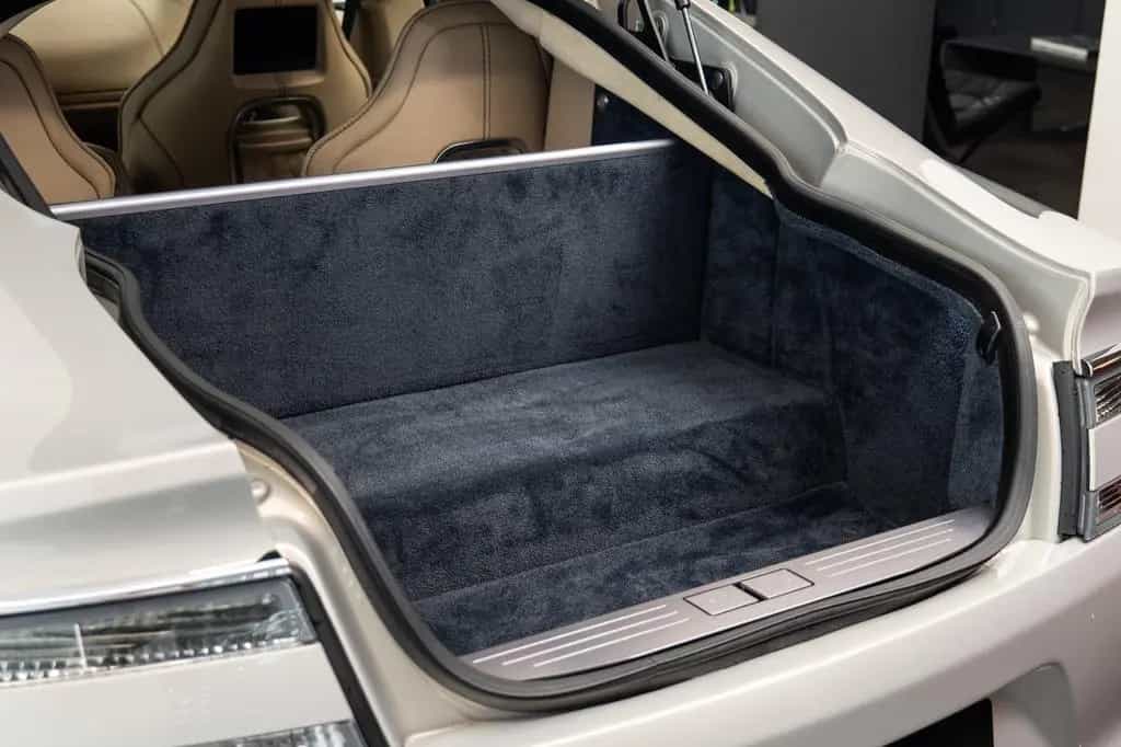 Aston Martin Rapide Touchtronic V12 /Bang&Olufsen 10/2010-photo-19