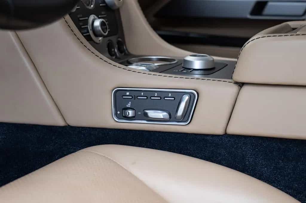 Aston Martin Rapide Touchtronic V12 /Bang&Olufsen 10/2010-photo-7