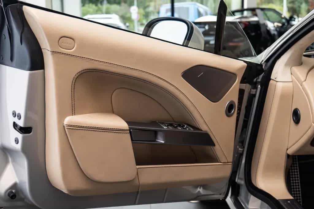 Aston Martin Rapide Touchtronic V12 /Bang&Olufsen 10/2010-photo-8