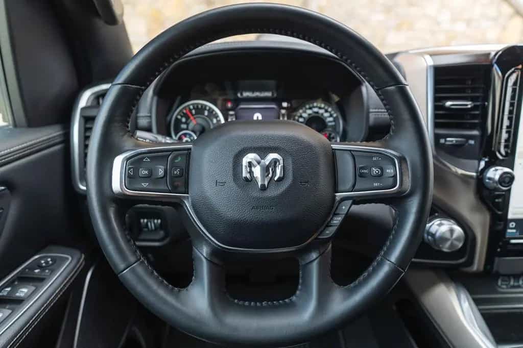 Dodge RAM 3.0L LARAMIE ECODIESEL M+S LEDER SZH/SZK KAM 05/2023-photo-12