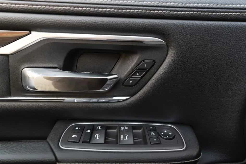Dodge RAM 3.0L LARAMIE ECODIESEL M+S LEDER SZH/SZK KAM 05/2023-photo-19