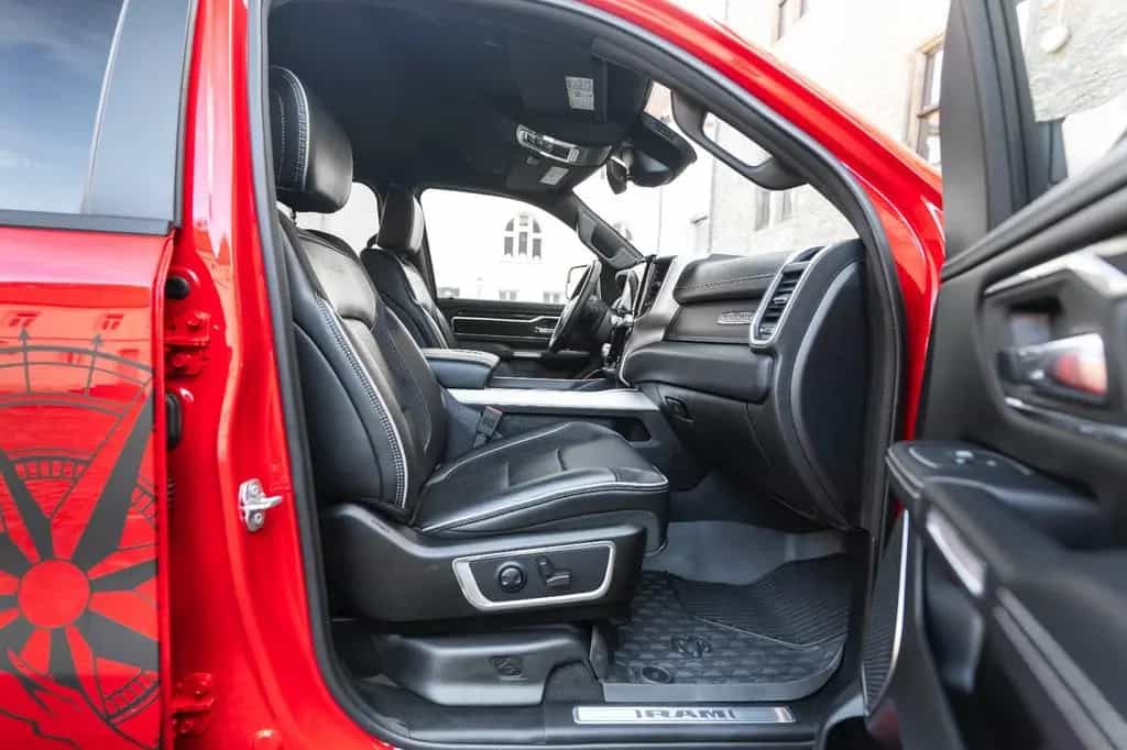 Dodge RAM 3.0L LARAMIE ECODIESEL M+S LEDER SZH/SZK KAM 05/2023-photo-5