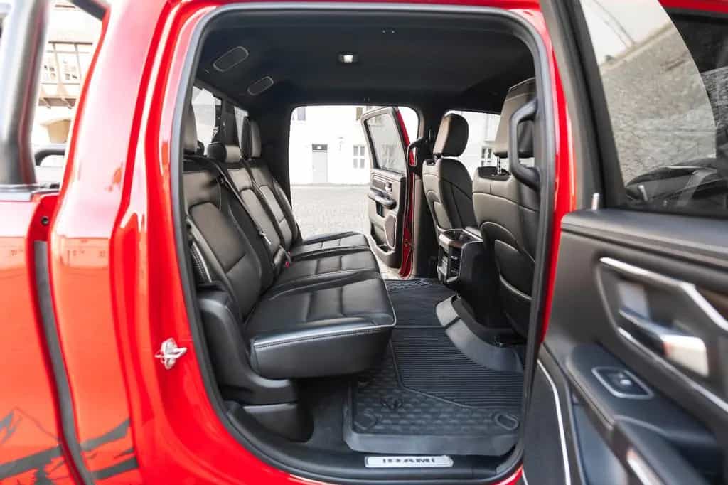 Dodge RAM 3.0L LARAMIE ECODIESEL M+S LEDER SZH/SZK KAM 05/2023-photo-6
