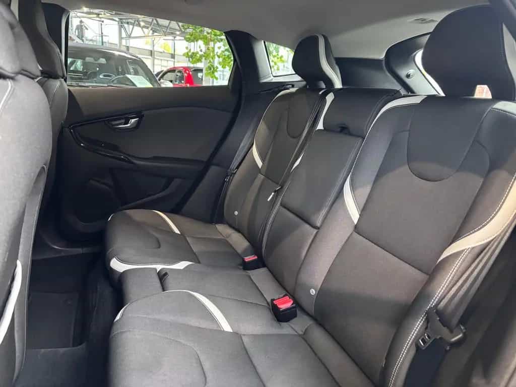 Volvo V40 Cross Country Momentum LED NAVI ALU 06/2018-photo-11