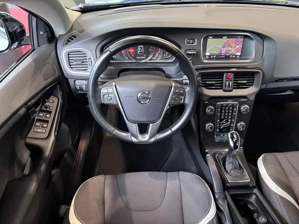 Volvo V40 Cross Country Momentum LED NAVI ALU 06/2018-photo-12