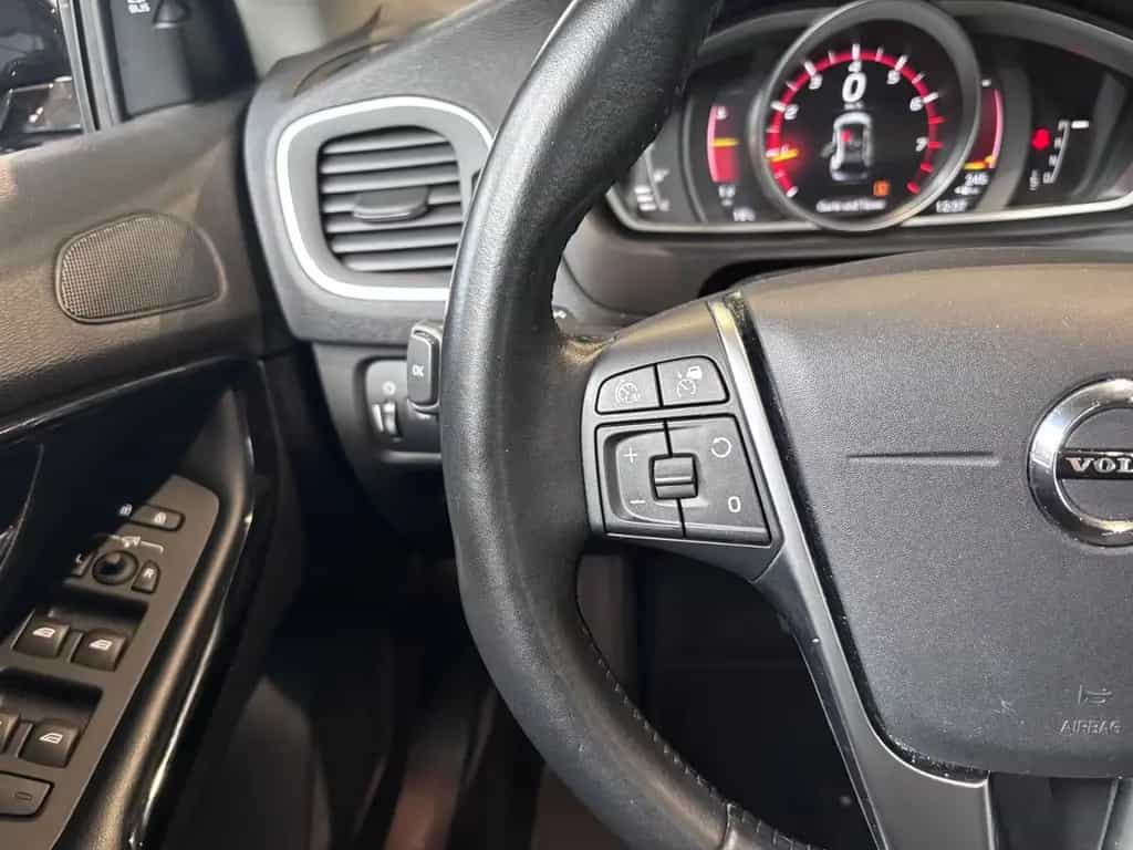 Volvo V40 Cross Country Momentum LED NAVI ALU 06/2018-photo-13
