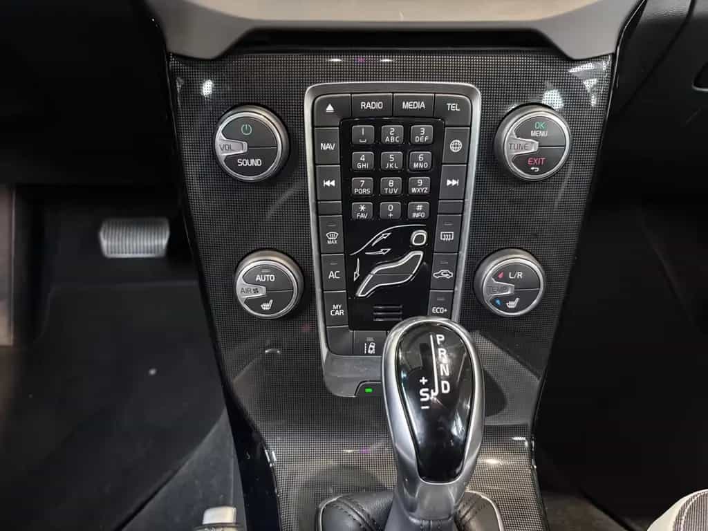 Volvo V40 Cross Country Momentum LED NAVI ALU 06/2018-photo-16