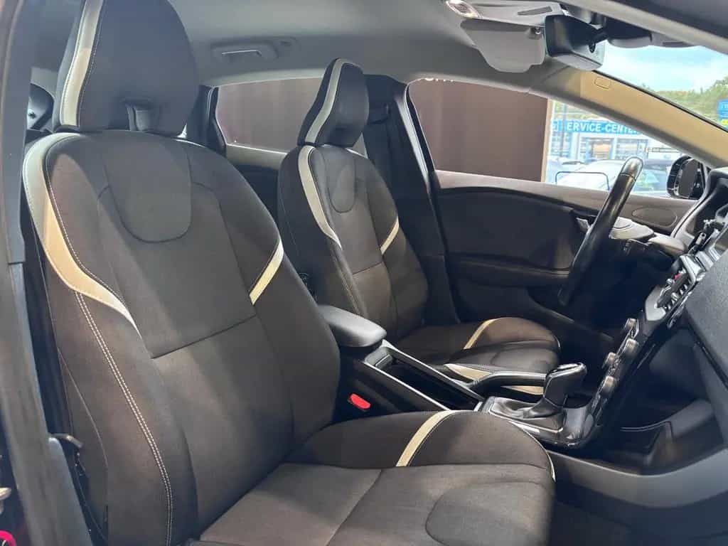 Volvo V40 Cross Country Momentum LED NAVI ALU 06/2018-photo-17