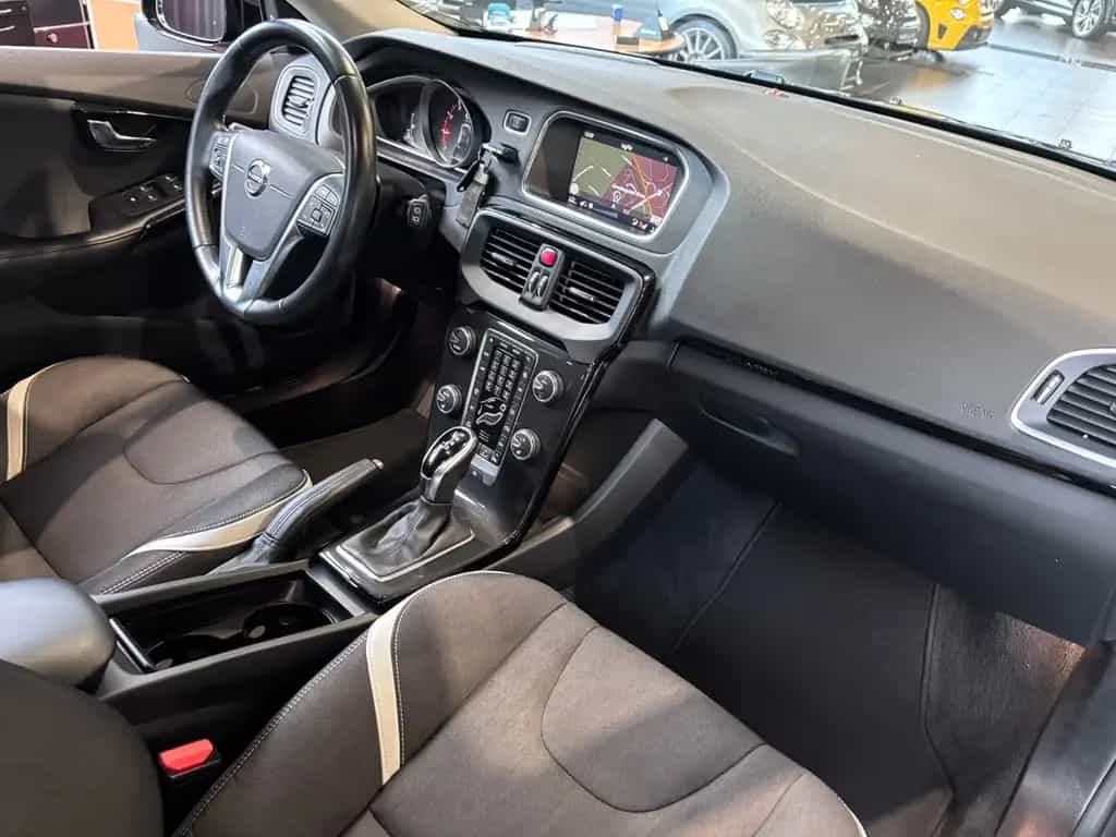 Volvo V40 Cross Country Momentum LED NAVI ALU 06/2018-photo-18