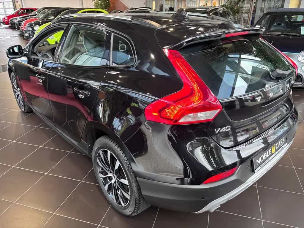 Volvo V40 Cross Country Momentum LED NAVI ALU 06/2018-photo-4