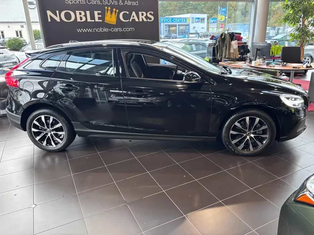 Volvo V40 Cross Country Momentum LED NAVI ALU 06/2018-photo-7