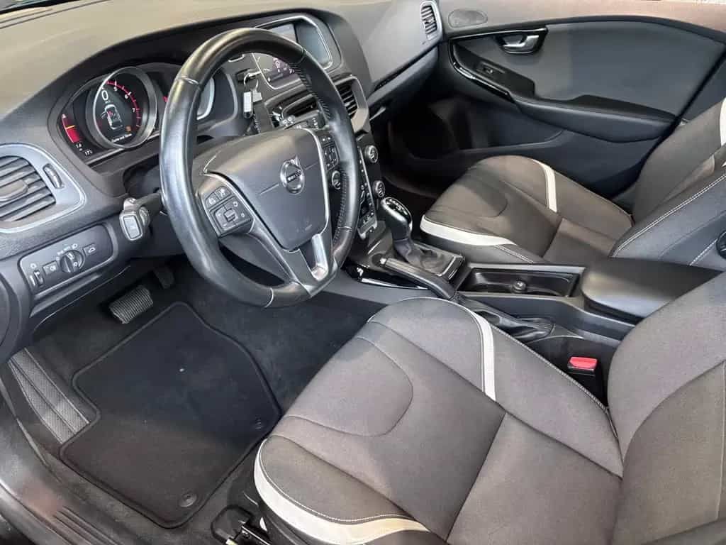 Volvo V40 Cross Country Momentum LED NAVI ALU 06/2018-photo-8
