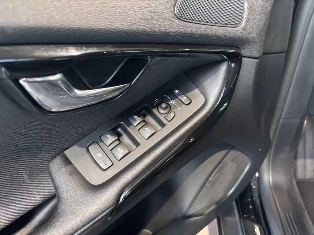 Volvo V40 Cross Country Momentum LED NAVI ALU 06/2018-photo-9