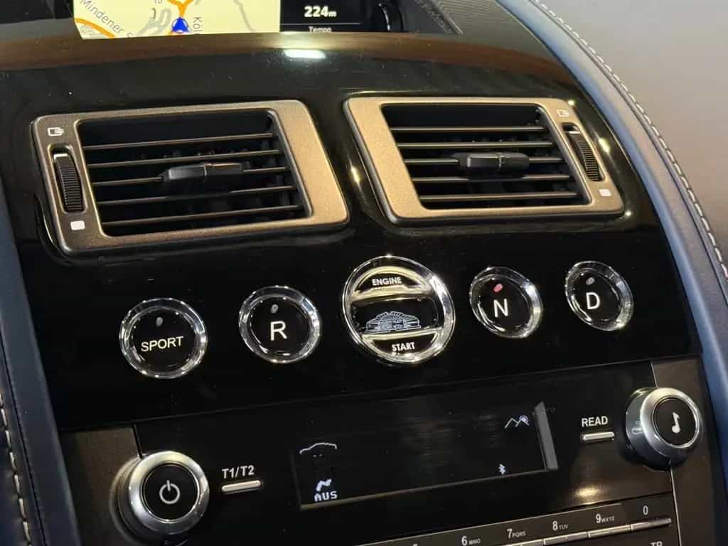 Aston Martin V8 Vantage Roadster 4.7L 03/2013-photo-16