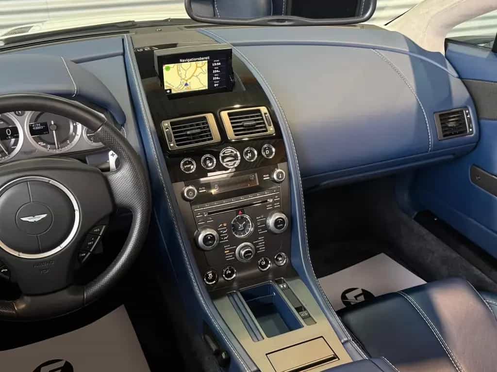 Aston Martin V8 Vantage Roadster 4.7L 03/2013-photo-17