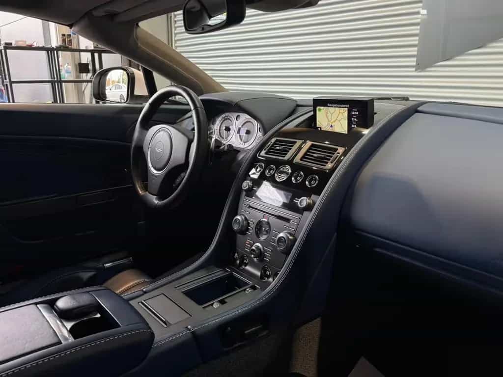 Aston Martin V8 Vantage Roadster 4.7L 03/2013-photo-19