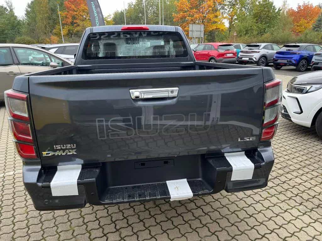 Isuzu D-Max Space Cab 4WD Autm. LSE null-photo-2