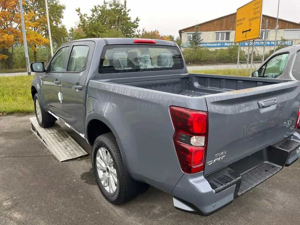 Isuzu D-Max Double Cab 4WD Autm. LSE null-photo-2