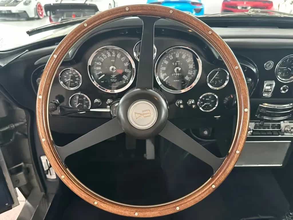 Aston Martin DB 6  LHD 06/1969-photo-17