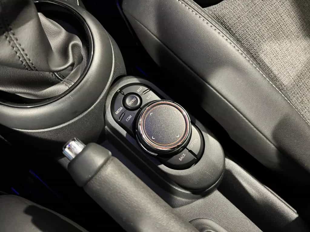 MINI Cooper S *CHILI*LED-BUSINESS-SHZ-PDC-NAV-AMBIENTE 04/2018-photo-21
