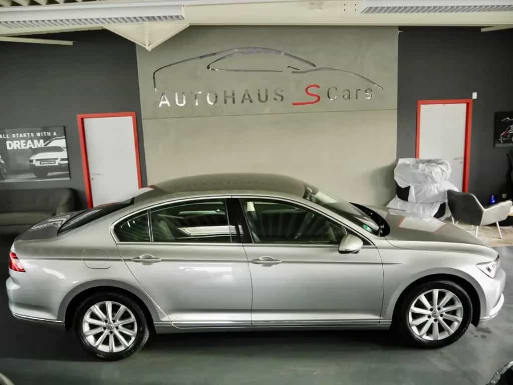 Volkswagen Passat Lim. Highline*DAB*Alcantar* 10/2015-photo-0