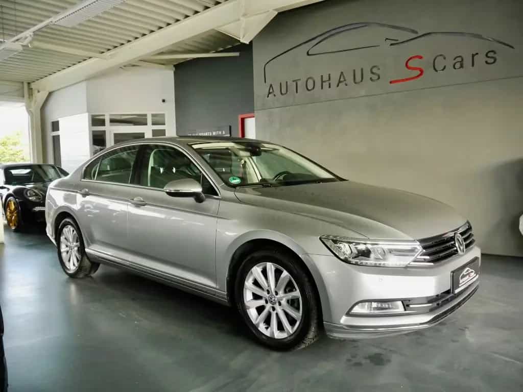 Volkswagen Passat Lim. Highline*DAB*Alcantar* 10/2015-photo-1