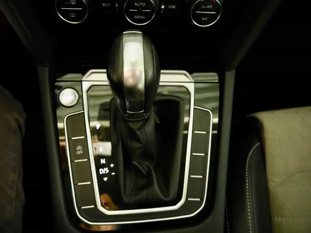 Volkswagen Passat Lim. Highline*DAB*Alcantar* 10/2015-photo-11