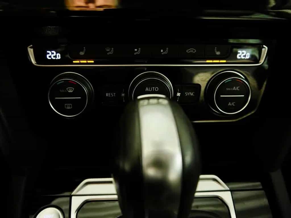 Volkswagen Passat Lim. Highline*DAB*Alcantar* 10/2015-photo-13