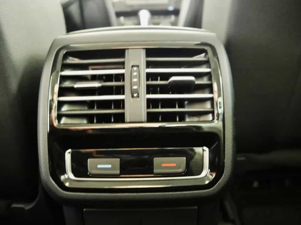 Volkswagen Passat Lim. Highline*DAB*Alcantar* 10/2015-photo-15