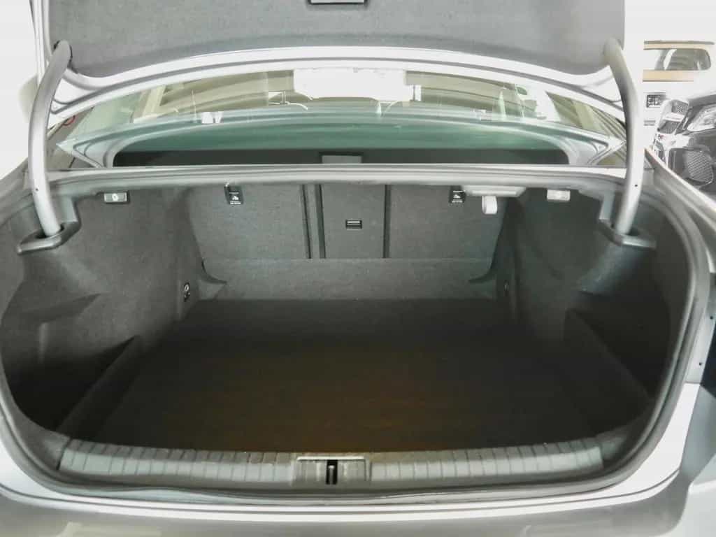 Volkswagen Passat Lim. Highline*DAB*Alcantar* 10/2015-photo-17