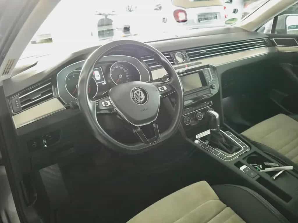 Volkswagen Passat Lim. Highline*DAB*Alcantar* 10/2015-photo-8