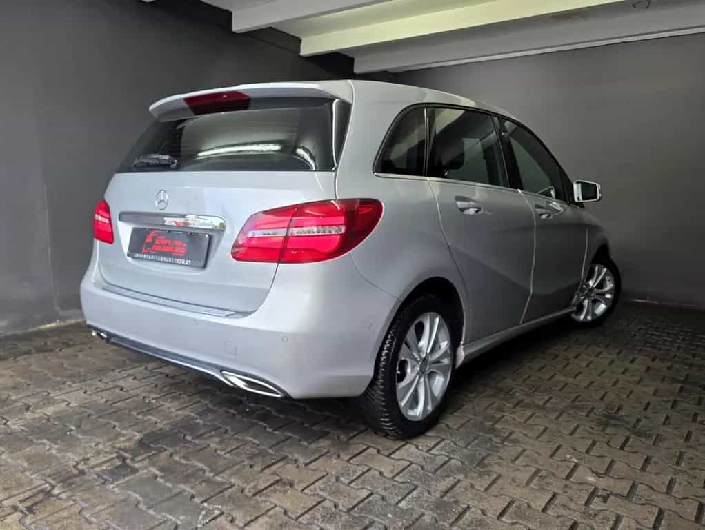 Mercedes-Benz B-Class 180, AUTOMATIK, T-LEDER, NAVI, LED 07/2016-photo-3