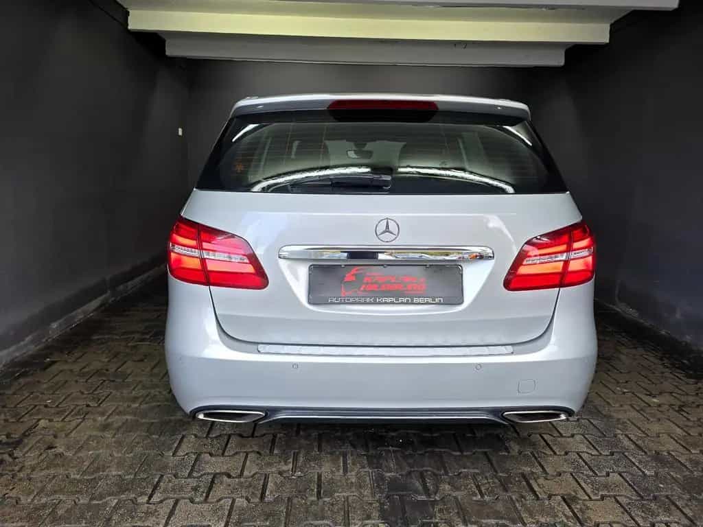 Mercedes-Benz B-Class 180, AUTOMATIK, T-LEDER, NAVI, LED 07/2016-photo-4