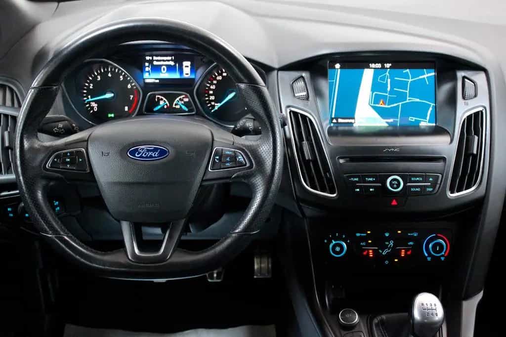 Ford Focus 1,0 ST-Line Turnier 140PS *NAVI*LED*SHZ* 03/2018-photo-11