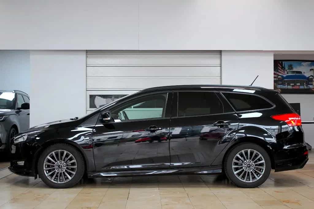 Ford Focus 1,0 ST-Line Turnier 140PS *NAVI*LED*SHZ* 03/2018-photo-2