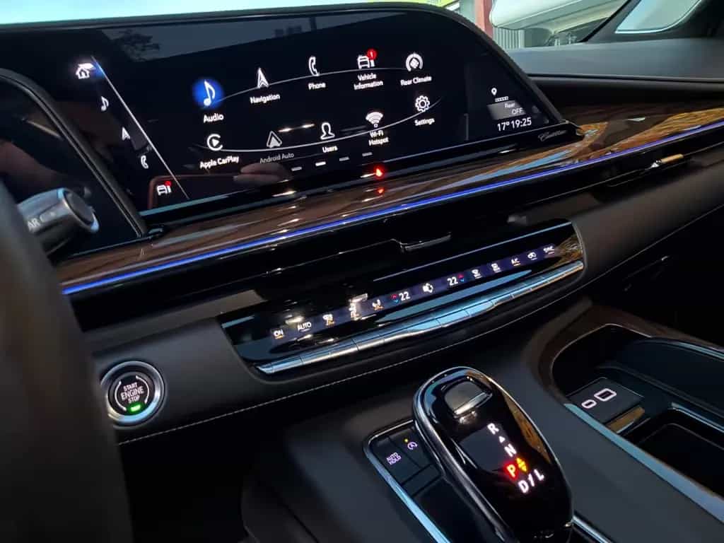 Cadillac Escalade 600 ESV 6.2 PREMIUM Lang 09/2023-photo-17