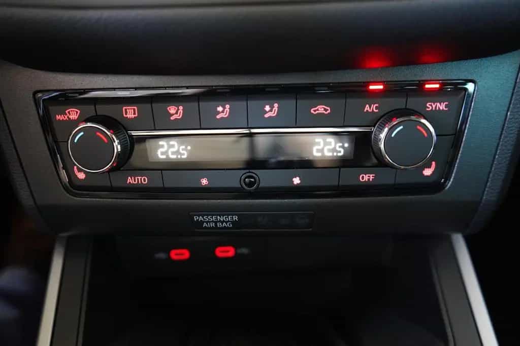 Seat Arona 1.5 TSI DSG FR Beats AHK Kamera Totwinkel 05/2021-photo-19