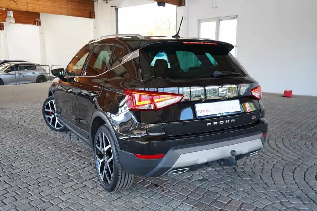 Seat Arona 1.5 TSI DSG FR Beats AHK Kamera Totwinkel 05/2021-photo-2