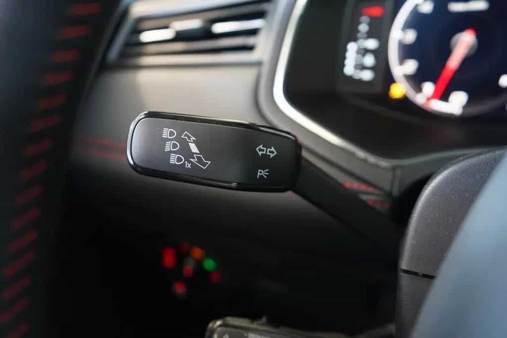 Seat Arona 1.5 TSI DSG FR Beats AHK Kamera Totwinkel 05/2021-photo-23