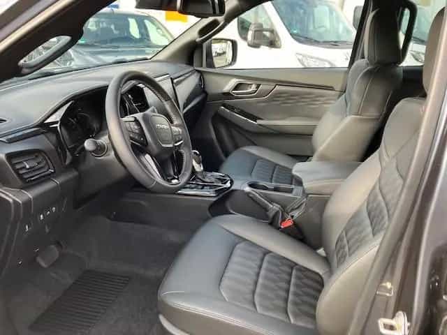 Isuzu D-Max MY 25 Double Cab V-Cross AT 11/2025-photo-4