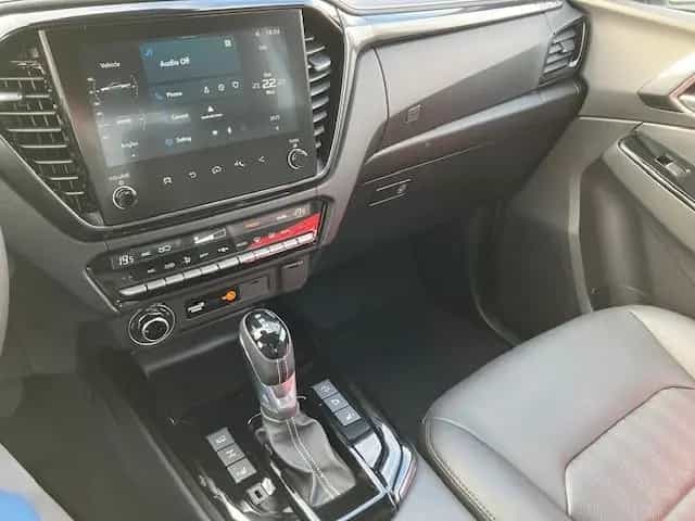 Isuzu D-Max MY 25 Double Cab V-Cross AT 11/2025-photo-5