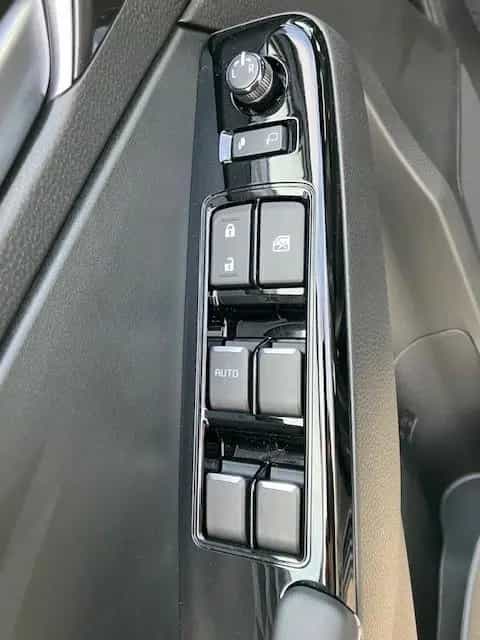Isuzu D-Max MY 25 Double Cab V-Cross AT 11/2025-photo-8
