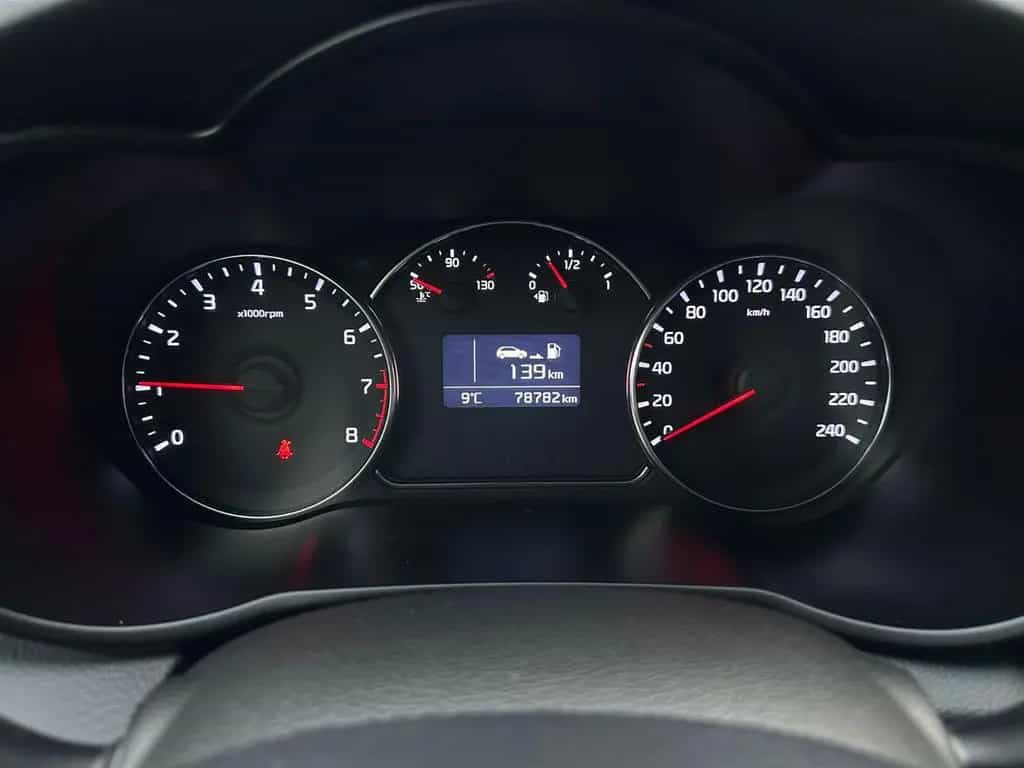 Kia Carens Spirit 7-Sitze Lenkradhzg Kamera BT Temp 11/2015-photo-2