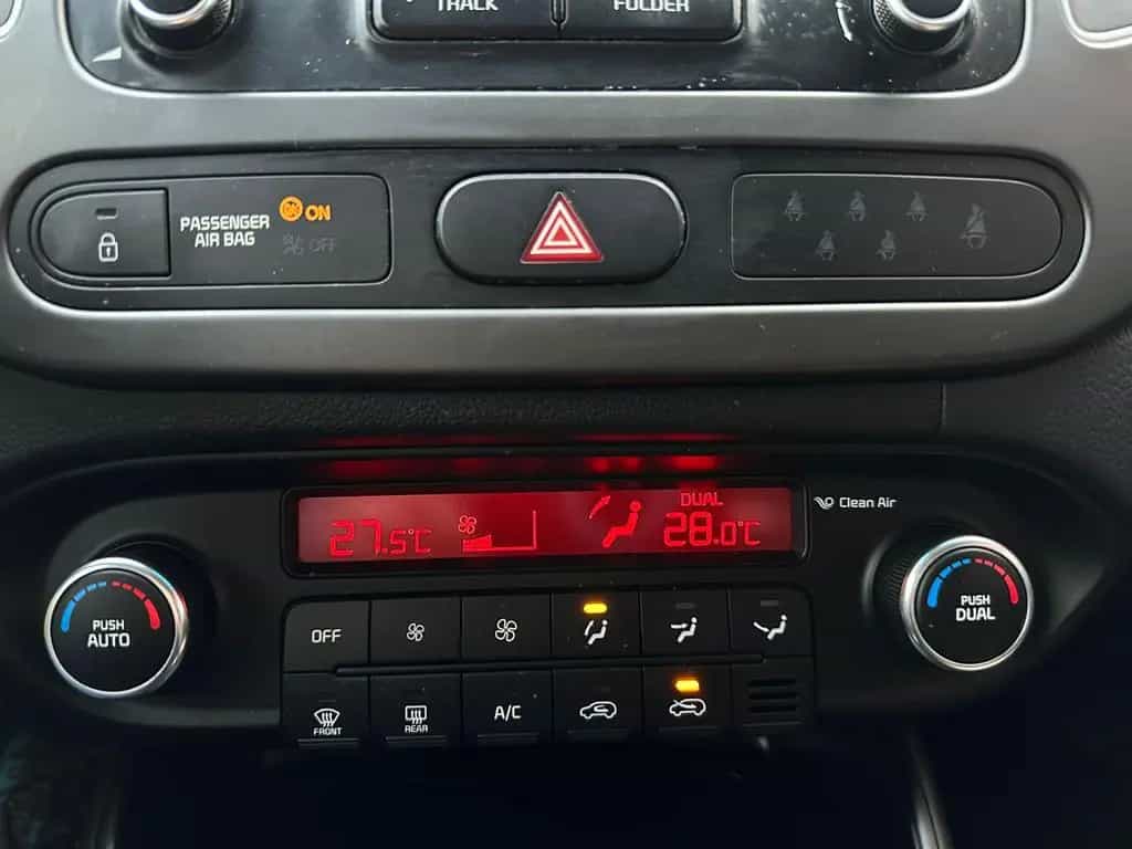 Kia Carens Spirit 7-Sitze Lenkradhzg Kamera BT Temp 11/2015-photo-4