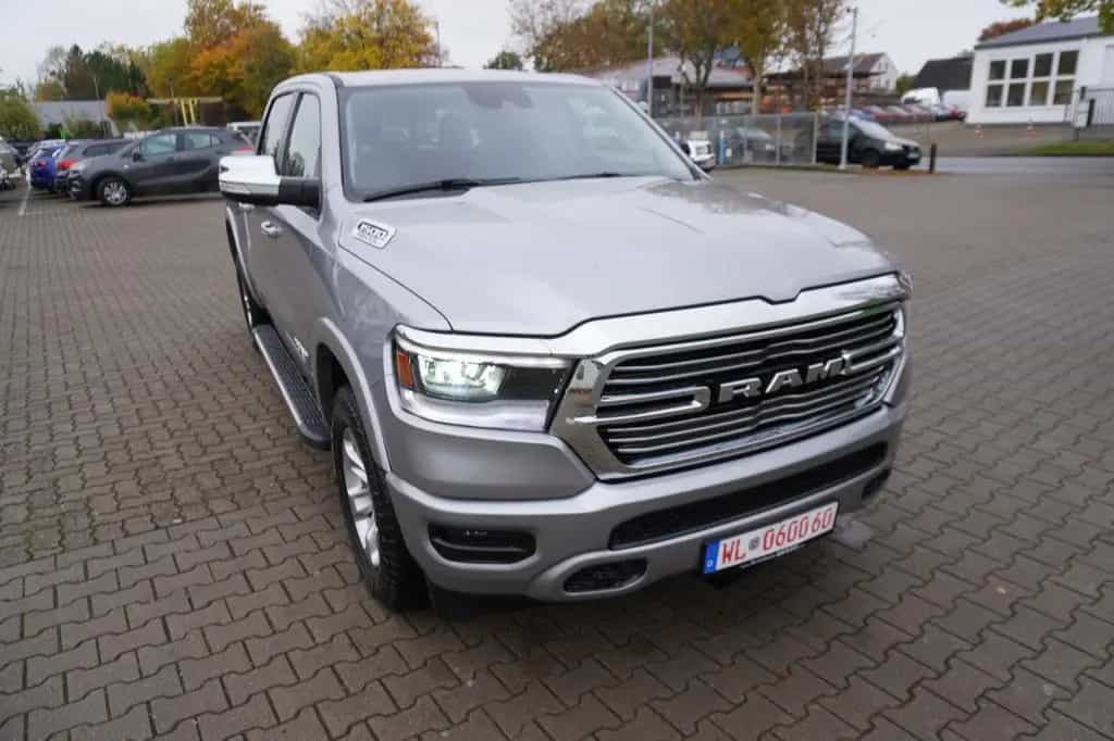 Dodge RAM 5,7 Laramie  ~4x4~Leder~LED~AHK~ 07/2022-photo-1