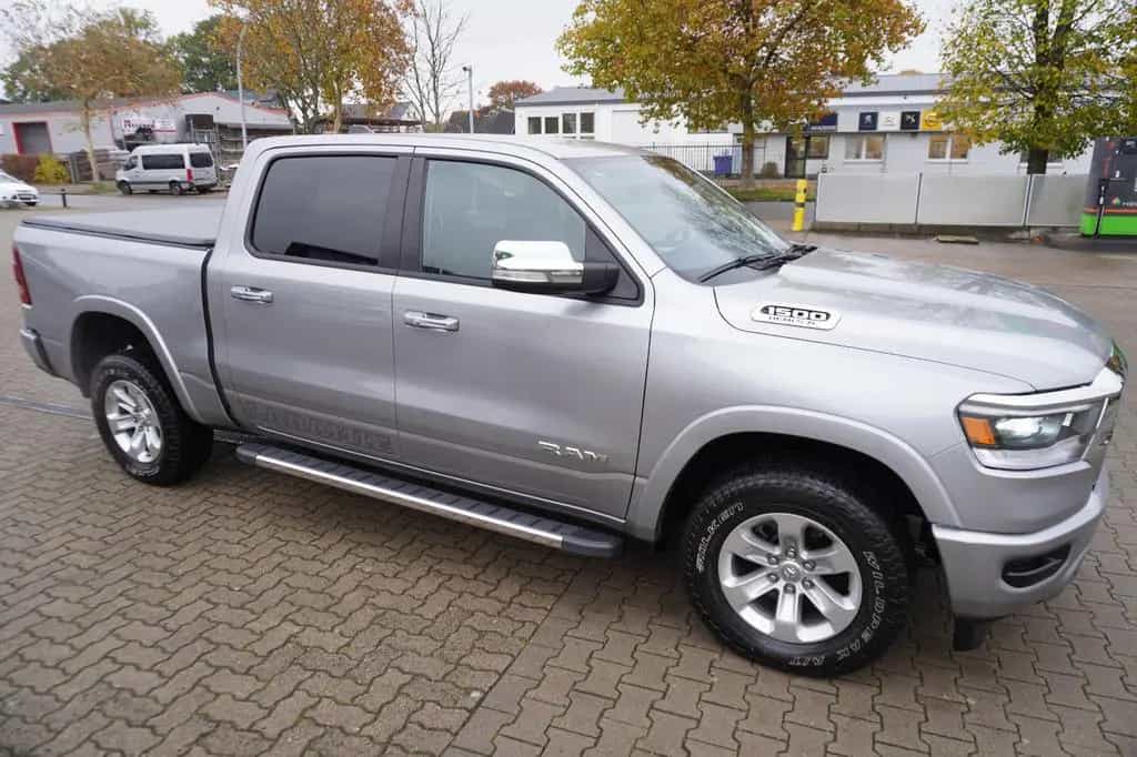 Dodge RAM 5,7 Laramie  ~4x4~Leder~LED~AHK~ 07/2022-photo-11