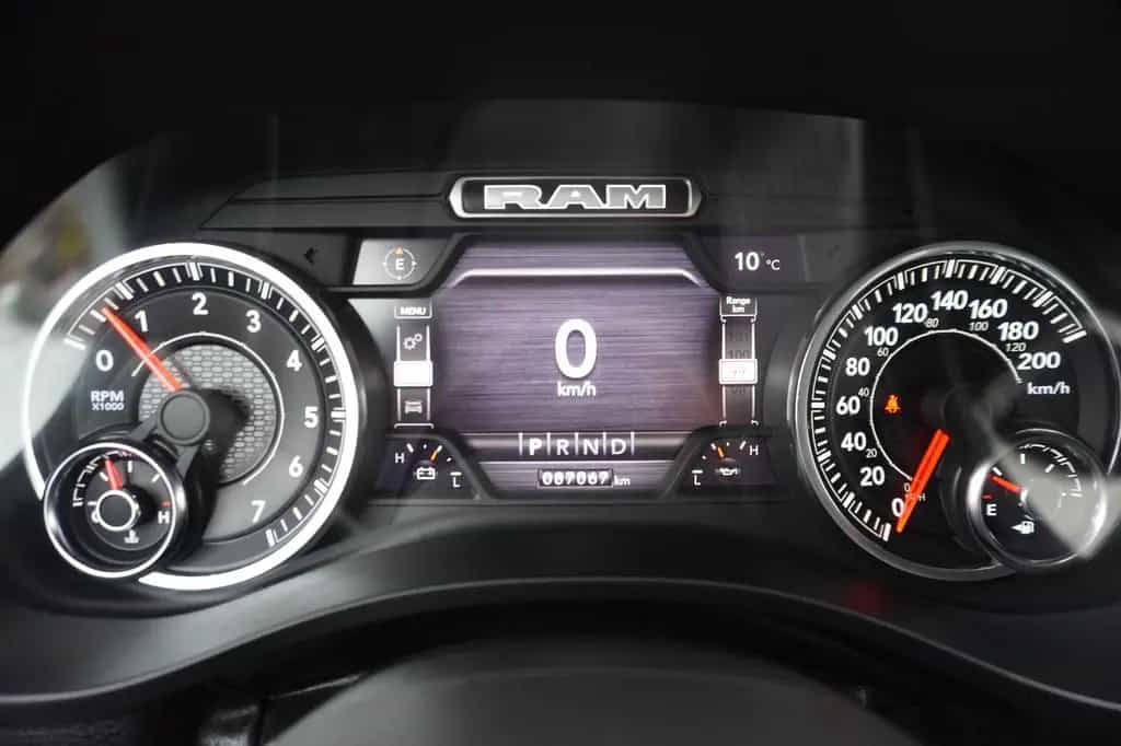 Dodge RAM 5,7 Laramie  ~4x4~Leder~LED~AHK~ 07/2022-photo-23