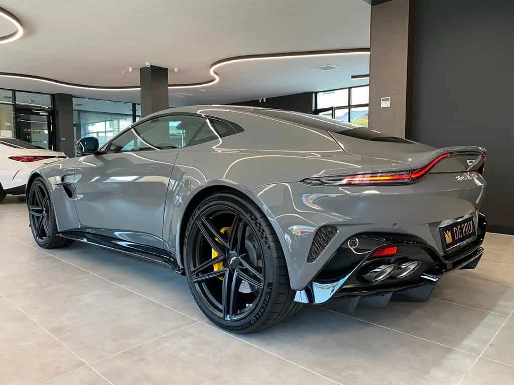 Aston Martin V8 Vantage MY25 China Grey 10/2025-photo-4