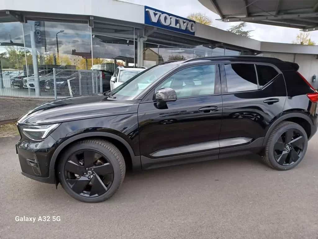 Volvo XC40 B4°Black Edition °PLUS° Panorama/Schiebedac 02/2025-photo-1